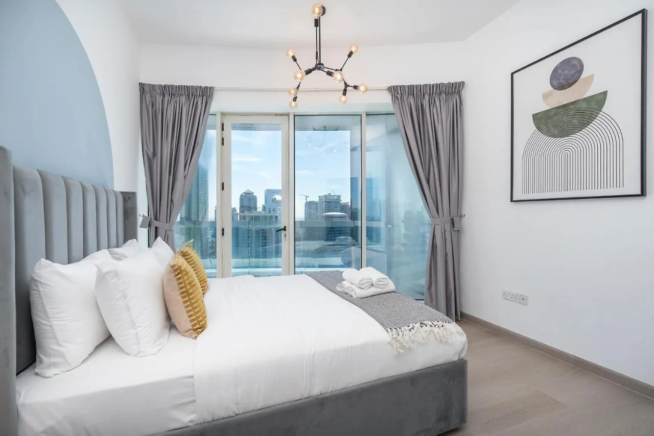Heaven Crest Vacation Homes Dubai Marina - 4 Bedroom Suite With Marina View Near Jbr Beach, Free Parking, Wi-Fi, Gym And Pool Apartmán